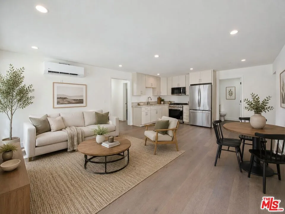 4942 Topanga Canyon Boulevard Woodland Hills, CA 91364