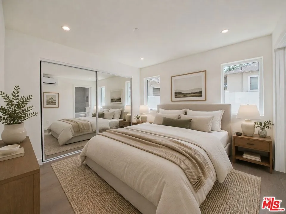 4942 Topanga Canyon Boulevard Woodland Hills, CA 91364