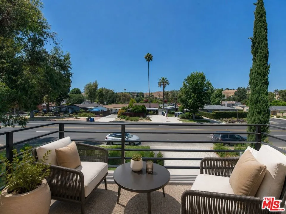 4942 Topanga Canyon Boulevard Woodland Hills, CA 91364