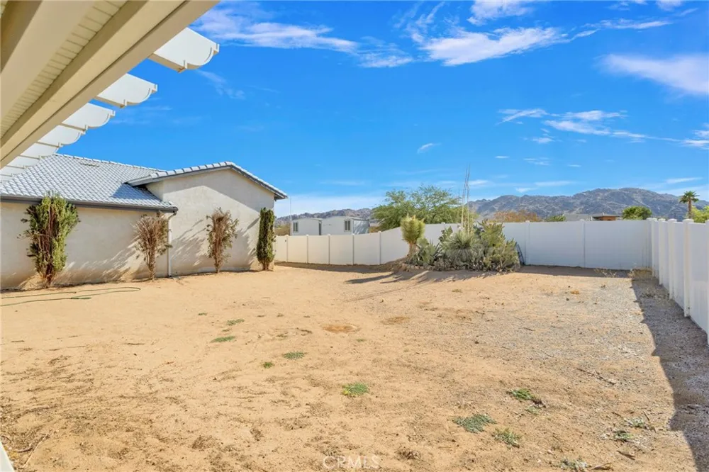 17389 Central Road Apple Valley, CA 92307
