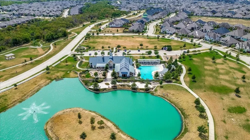 1521 Buttercup Avenue Aubrey, TX 76227