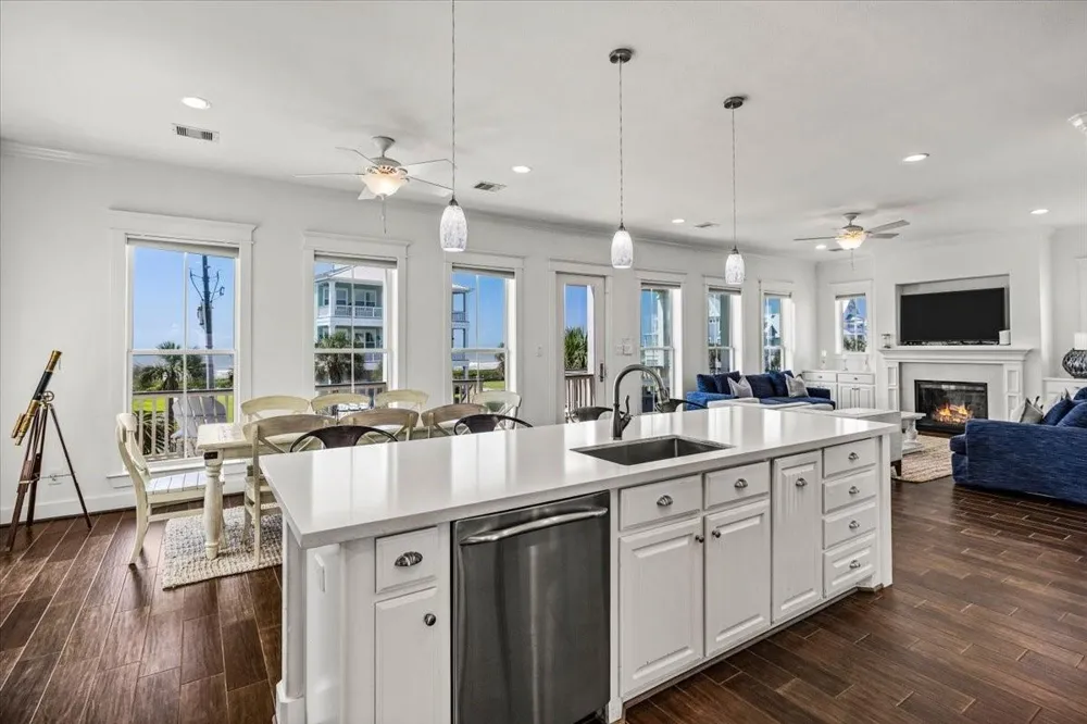 11406 Beachside Galveston, TX 77554