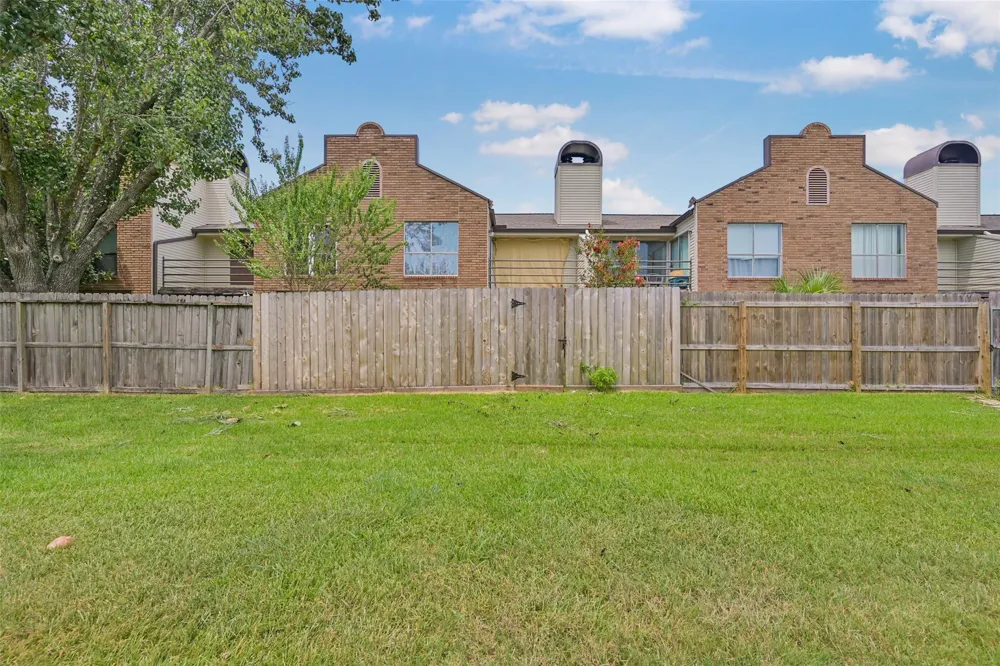 2336 Fairwind Road Houston, TX 77062