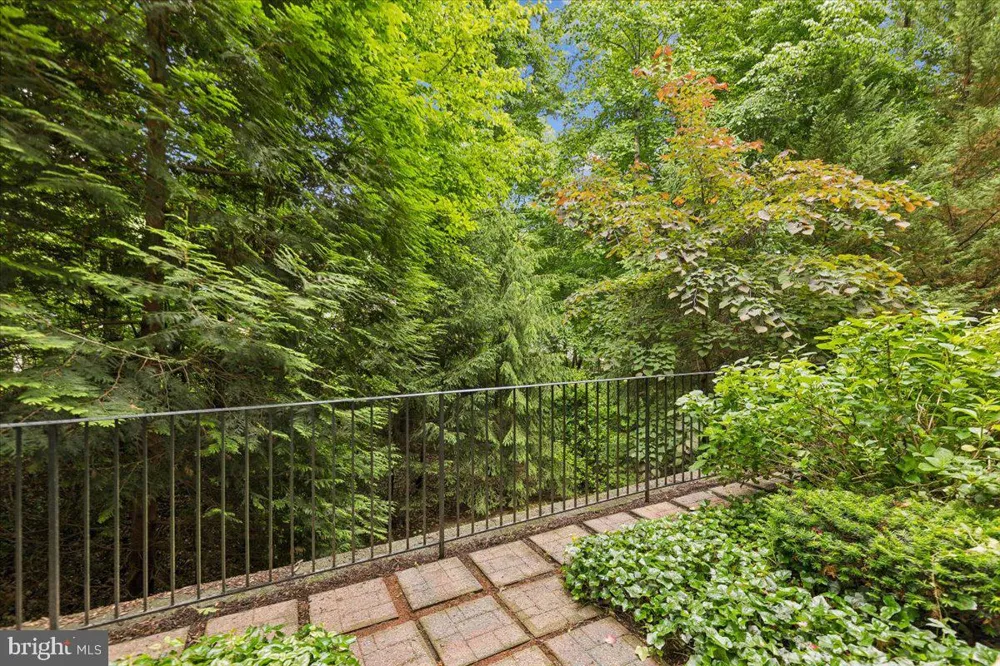 7880 ROLLING WOODS COURT #2103 Springfield, VA 22152