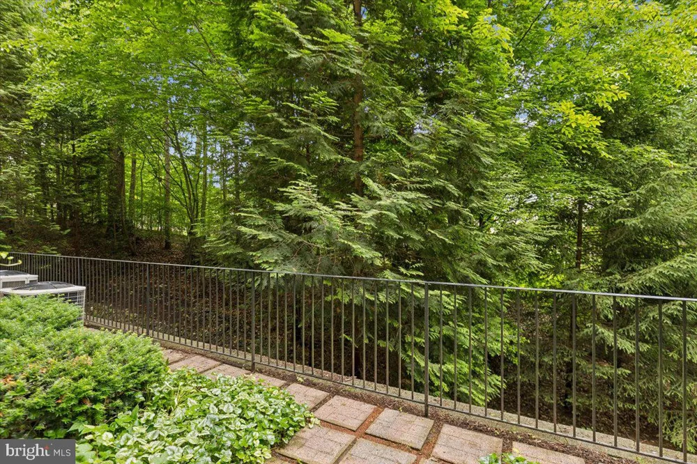 7880 ROLLING WOODS COURT #2103 Springfield, VA 22152