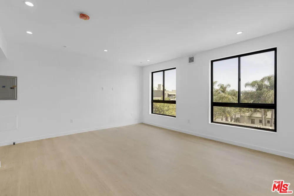 1825 New Hampshire Avenue #201 Los Angeles, CA 90027