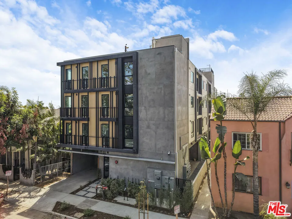 1825 New Hampshire Avenue #201 Los Angeles, CA 90027