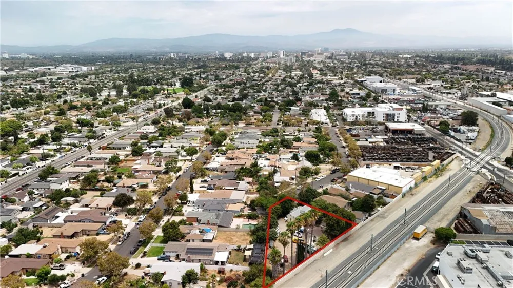 2430 W 6th #A&B Santa Ana, CA 92703