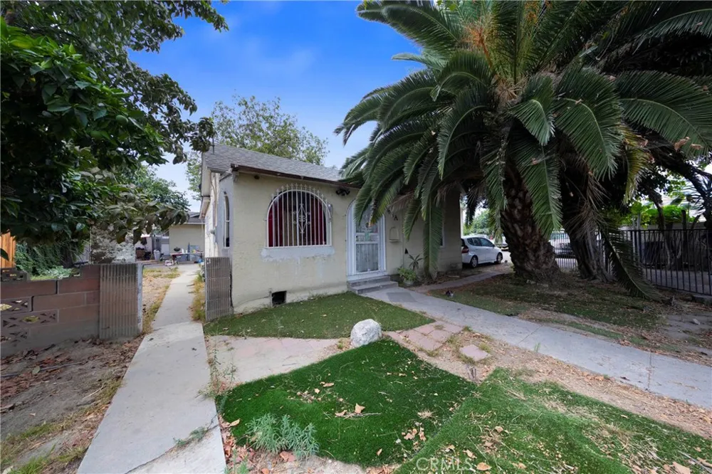 2430 W 6th #A&B Santa Ana, CA 92703