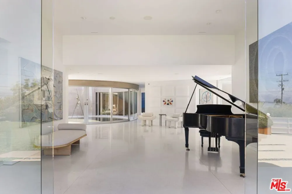 14700 Mulholland Drive Los Angeles, CA 90077