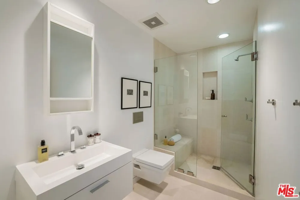 14700 Mulholland Drive Los Angeles, CA 90077