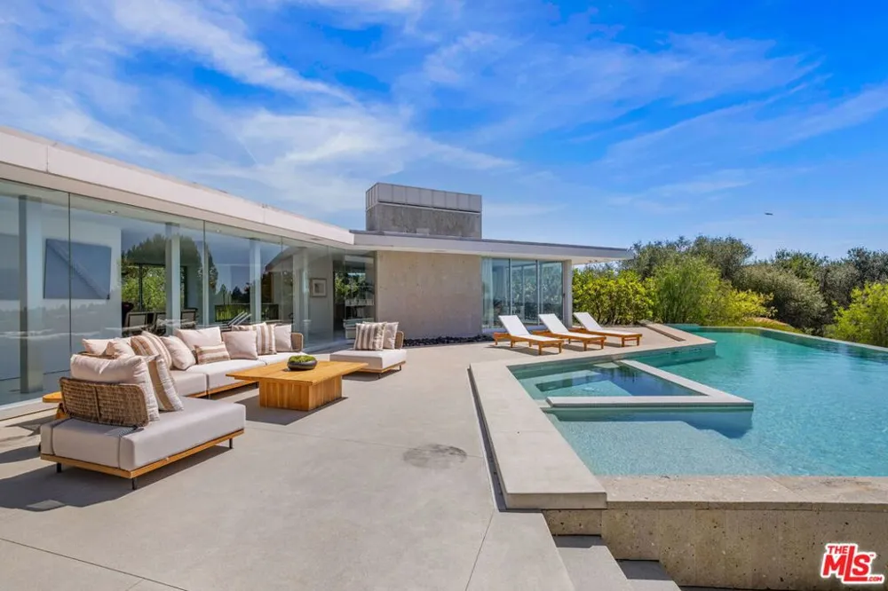 14700 Mulholland Drive Los Angeles, CA 90077