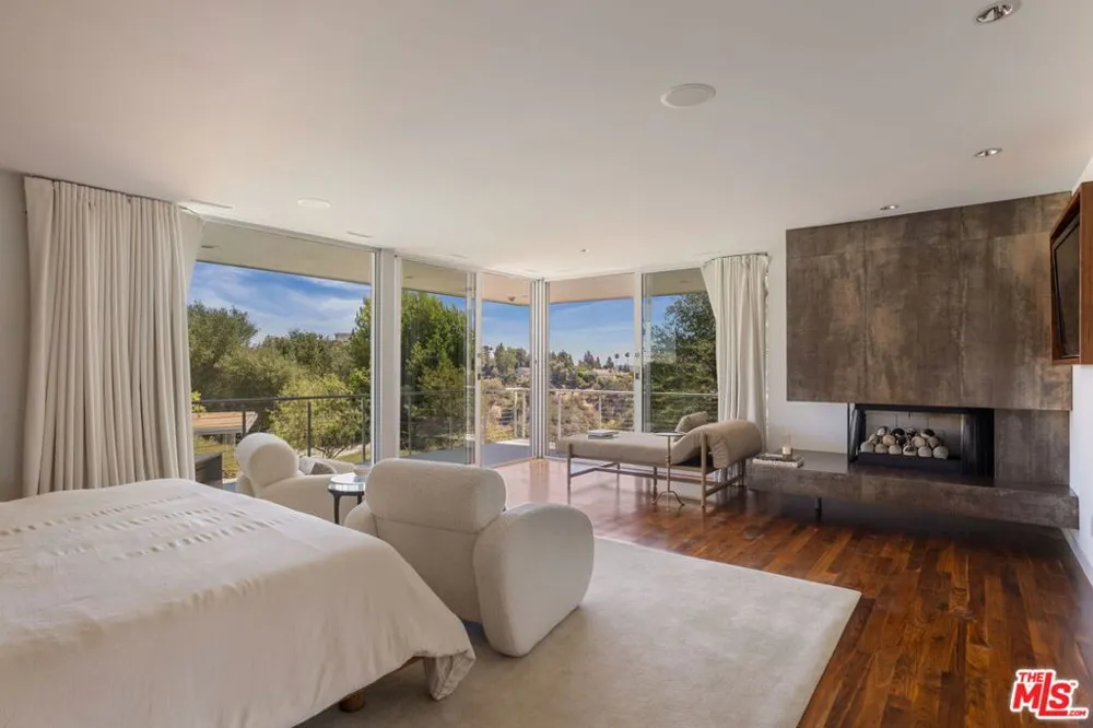 14700 Mulholland Drive Los Angeles, CA 90077