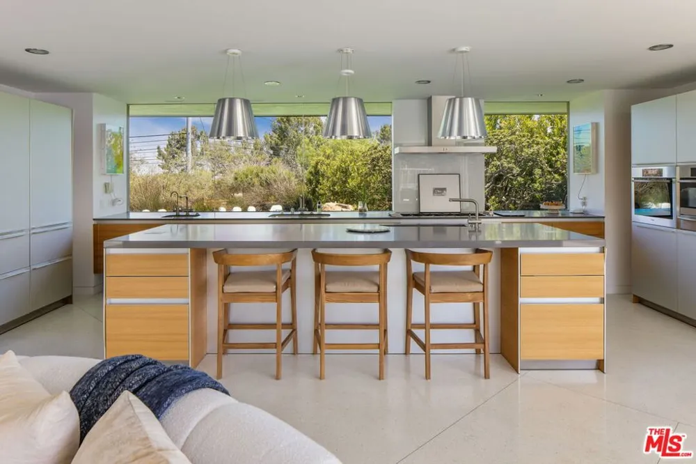 14700 Mulholland Drive Los Angeles, CA 90077