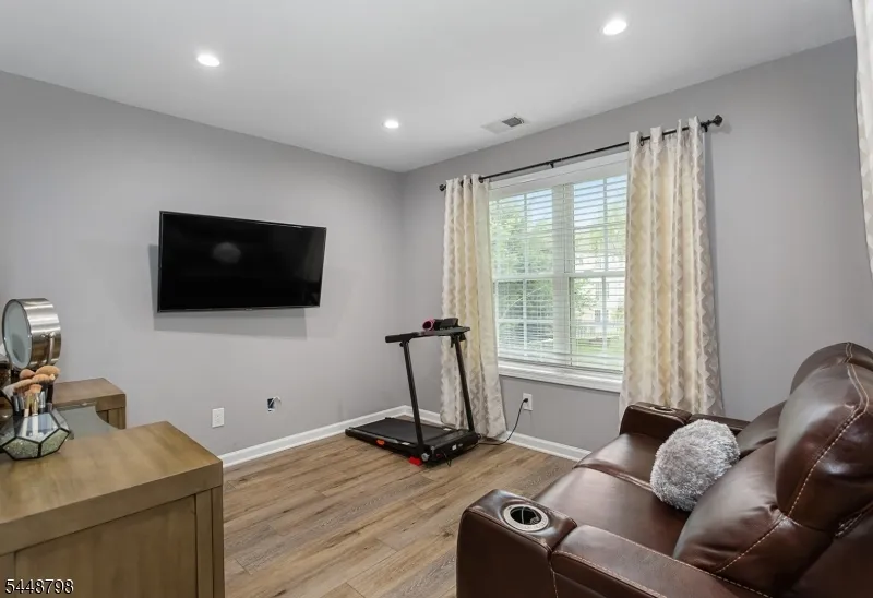145 Levinberg Ln Wayne, NJ 07470