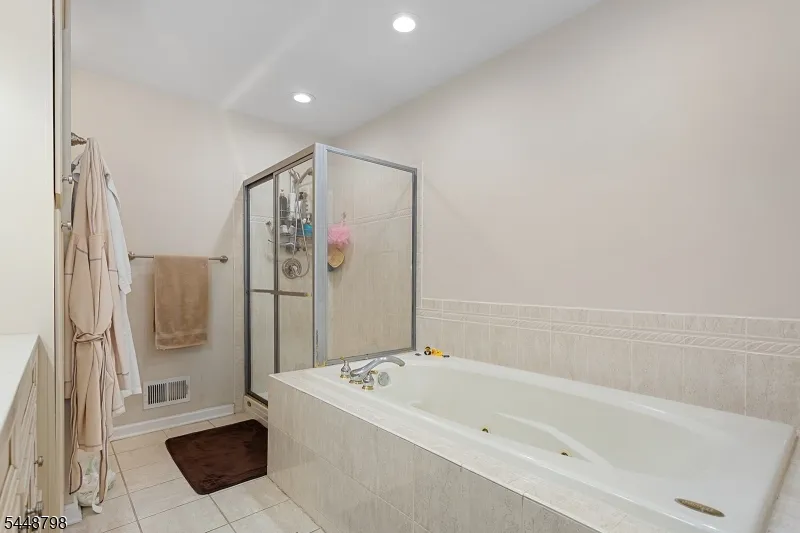 145 Levinberg Ln Wayne, NJ 07470