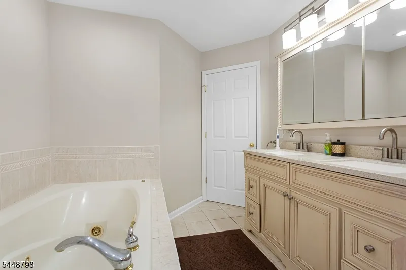145 Levinberg Ln Wayne, NJ 07470