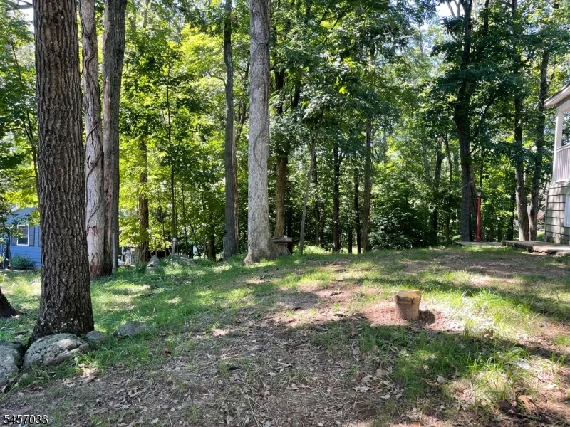28 Harvard Trl Hopatcong, NJ 07843
