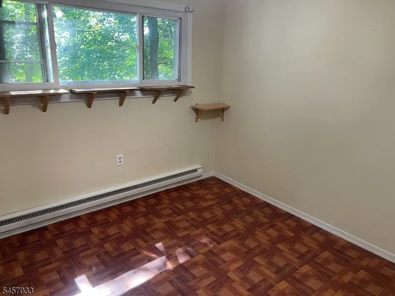 28 Harvard Trl Hopatcong, NJ 07843