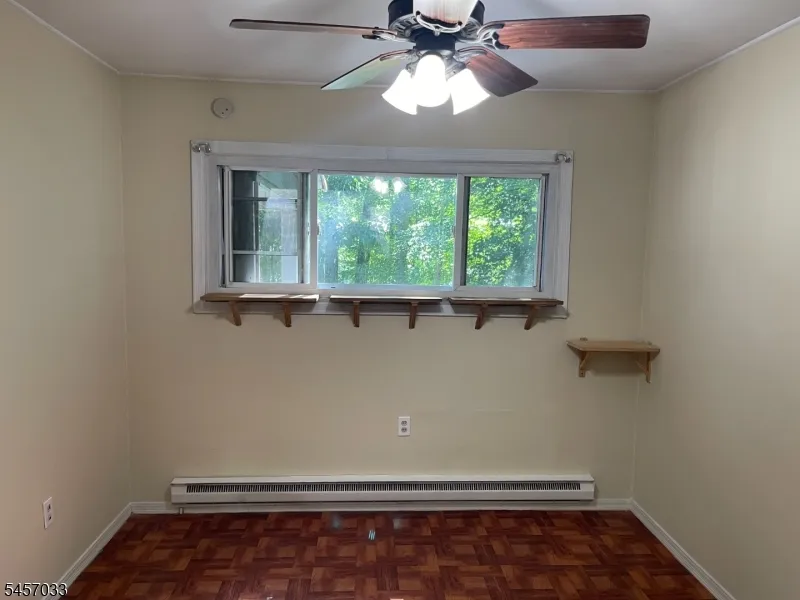 28 Harvard Trl Hopatcong, NJ 07843