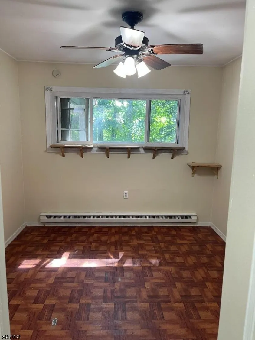 28 Harvard Trl Hopatcong, NJ 07843