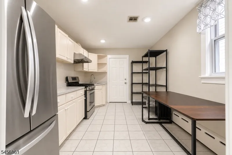 911 Jersey Ave Elizabeth City, NJ 07202