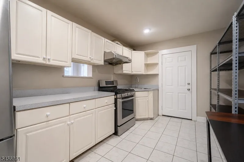 911 Jersey Ave Elizabeth City, NJ 07202