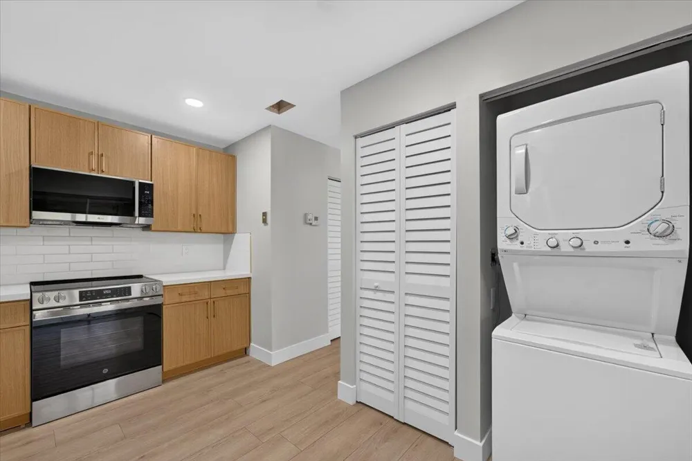6611 Via Regina Boca Raton, FL 33433