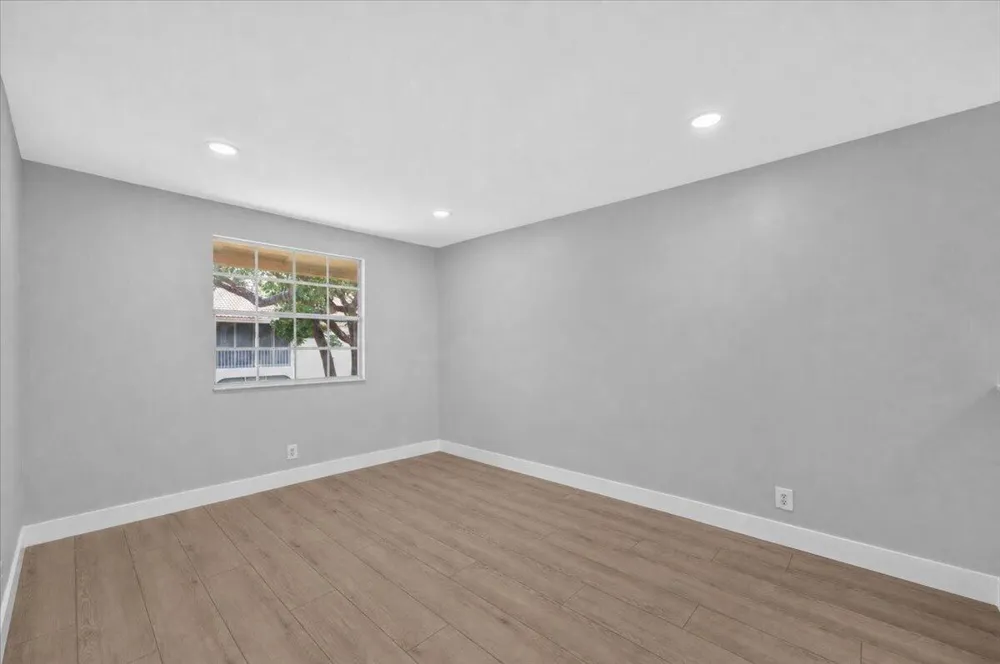 6611 Via Regina Boca Raton, FL 33433
