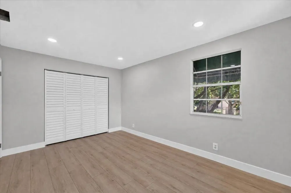 6611 Via Regina Boca Raton, FL 33433