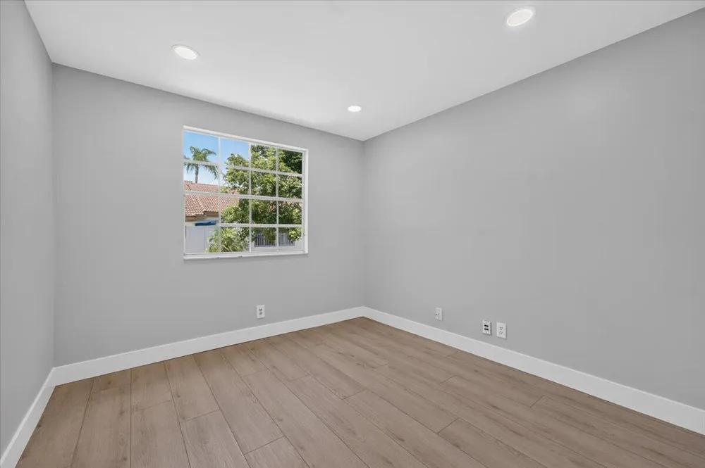 6611 Via Regina Boca Raton, FL 33433