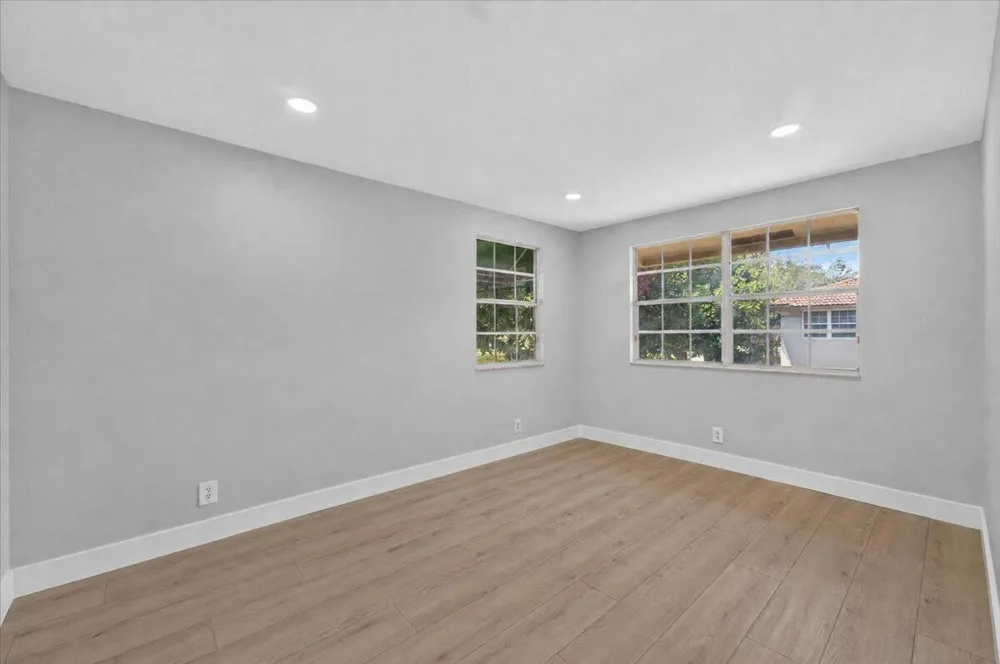 6611 Via Regina Boca Raton, FL 33433