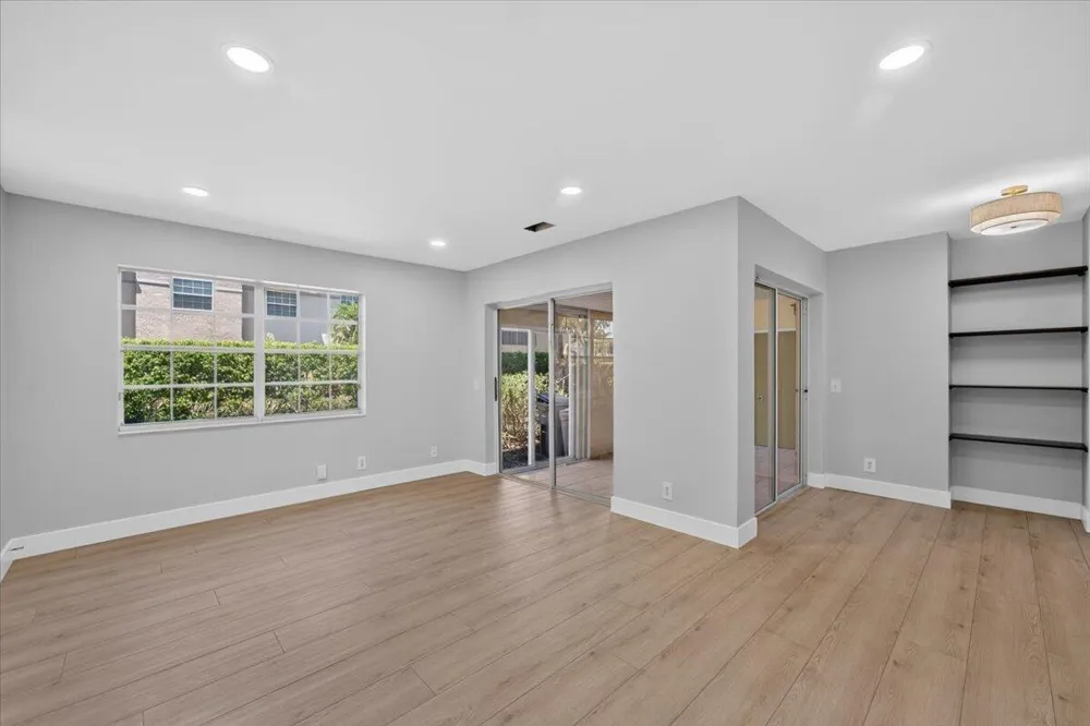 6611 Via Regina Boca Raton, FL 33433