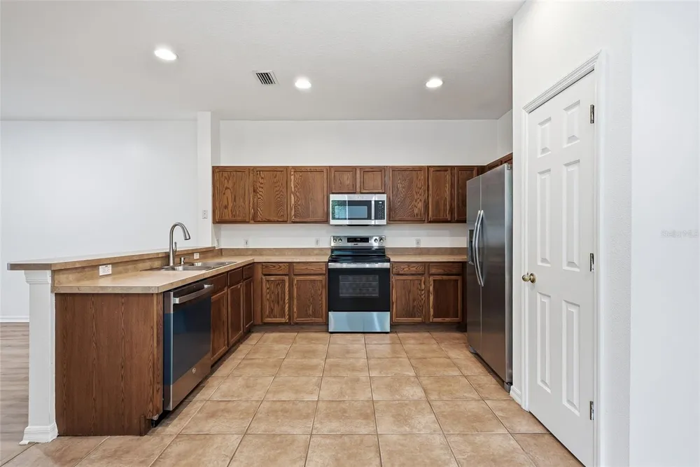 12725 SUNLAND COURT Tampa, FL 33625