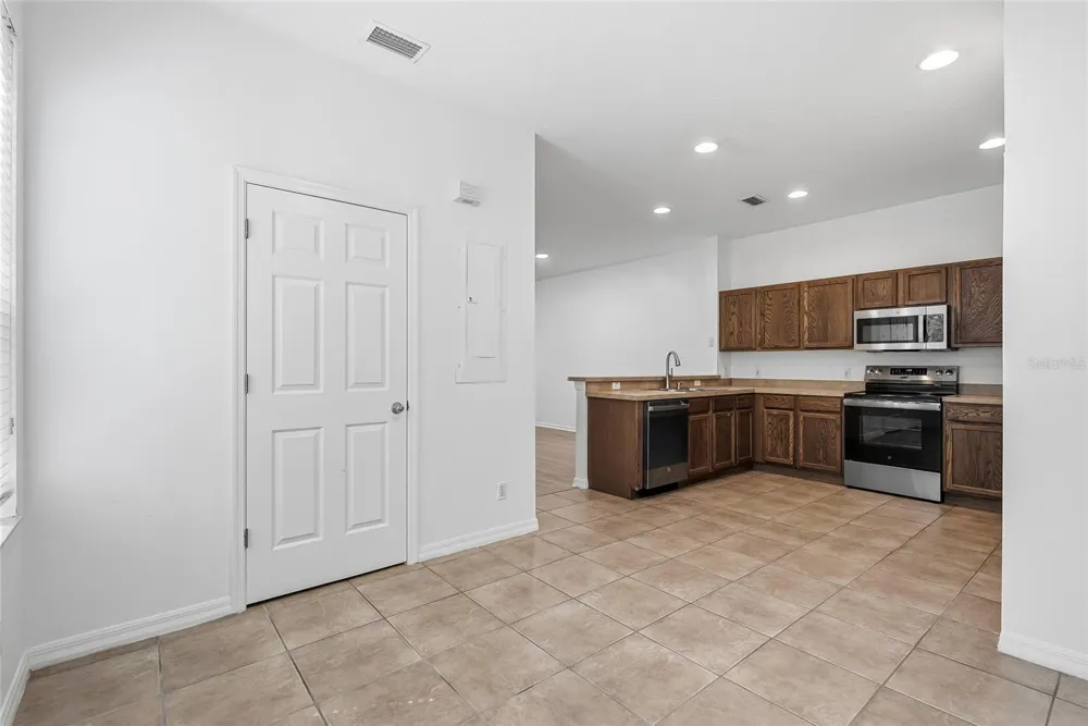 12725 SUNLAND COURT Tampa, FL 33625
