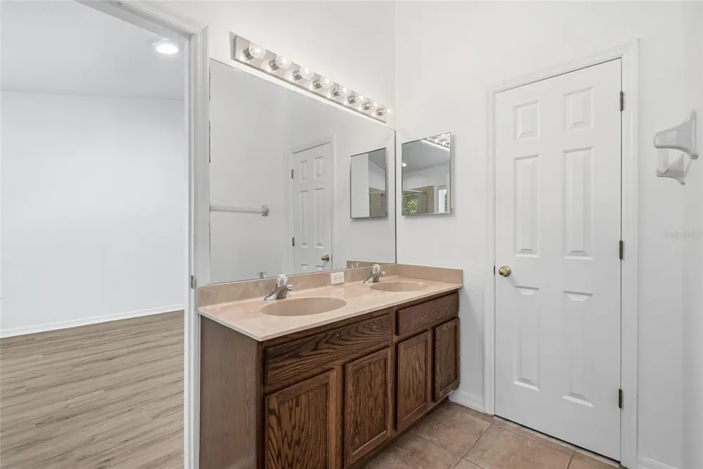 12725 SUNLAND COURT Tampa, FL 33625