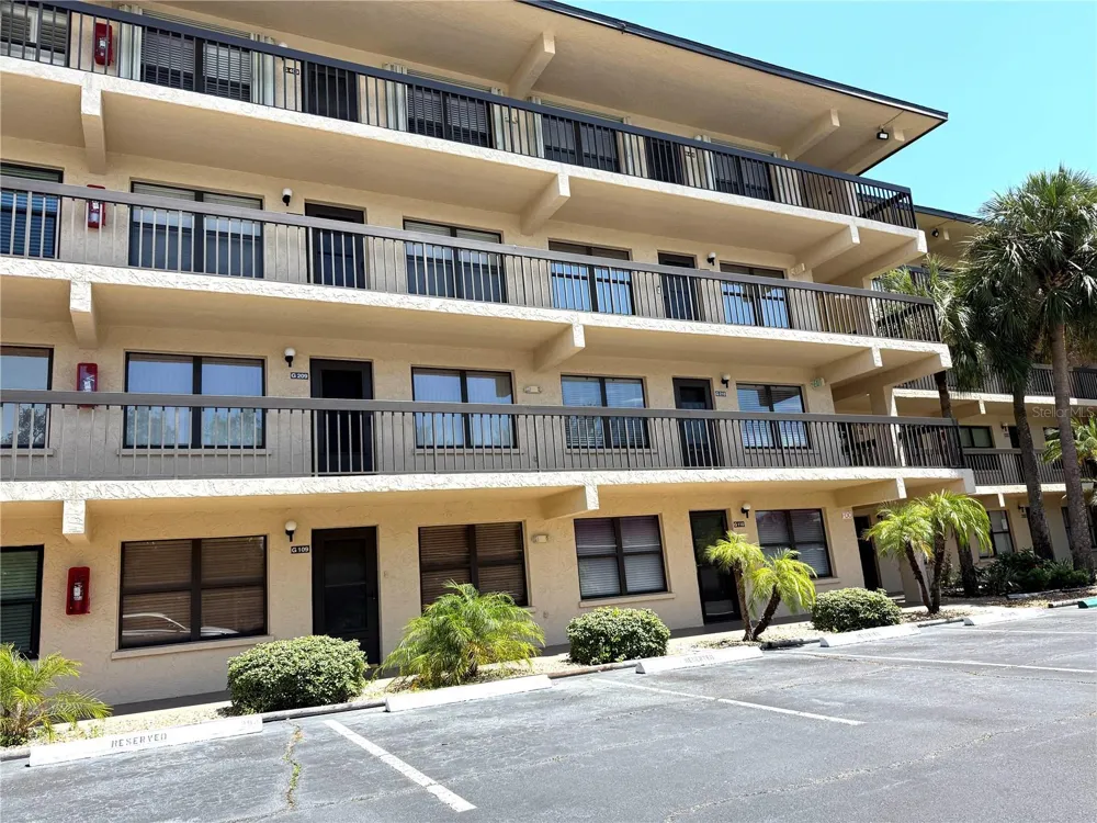 625 30TH AVENUE W #G109 Bradenton, FL 34205