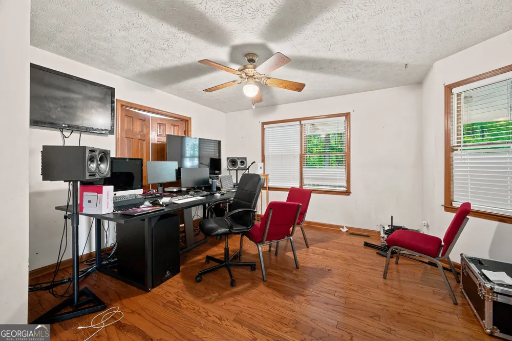 558 Auburn RD Auburn, GA 30011