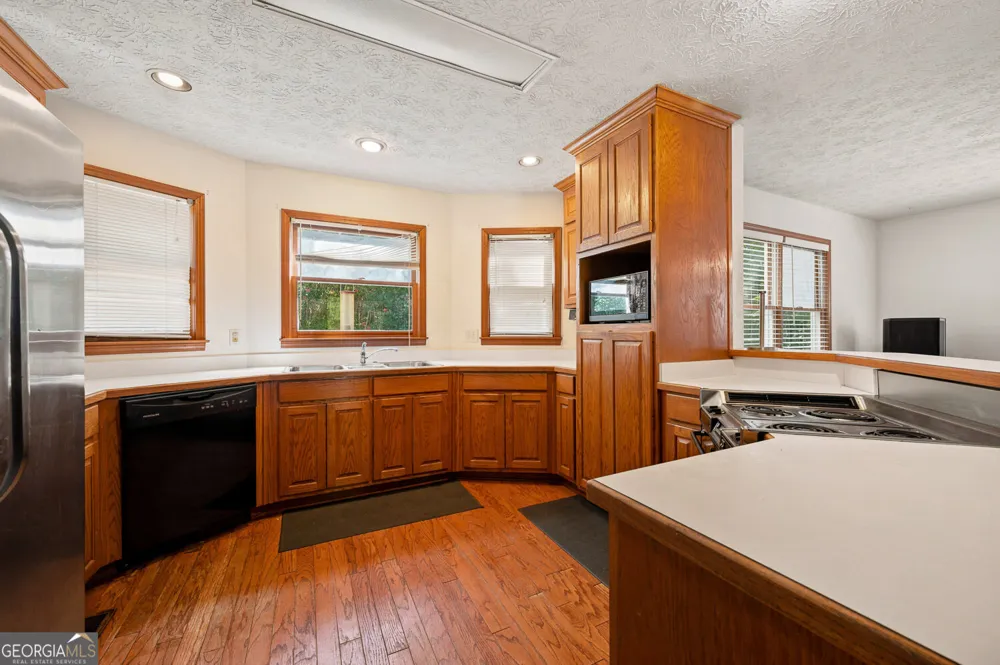 558 Auburn RD Auburn, GA 30011