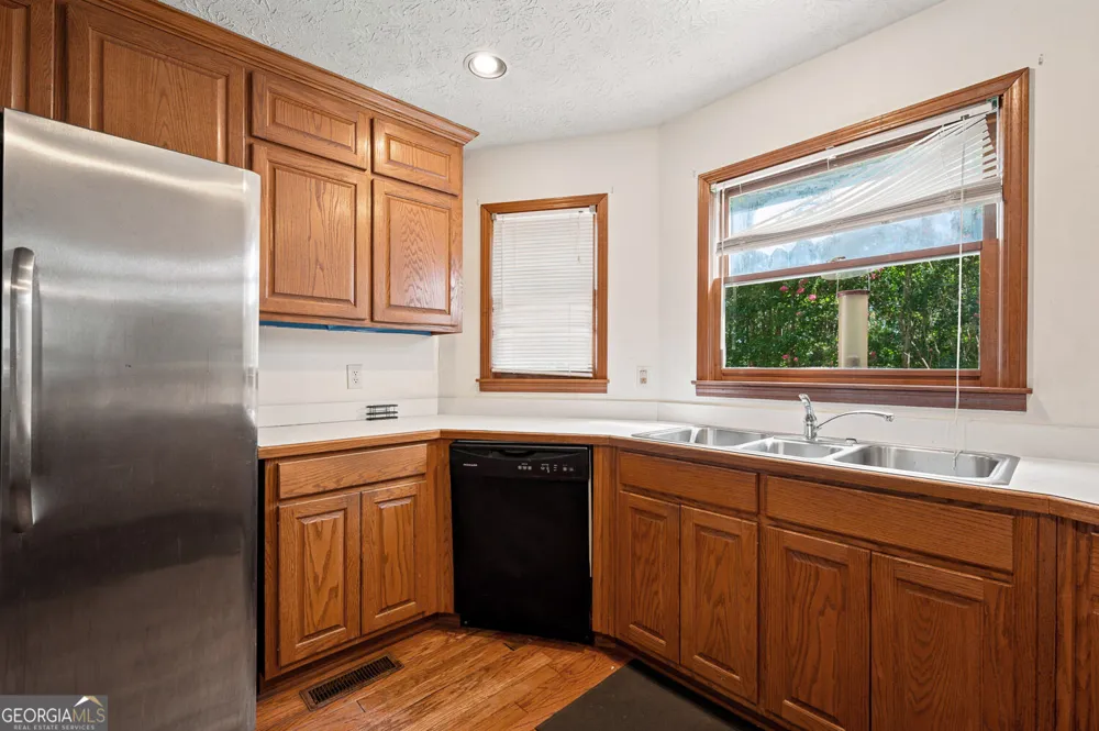 558 Auburn RD Auburn, GA 30011