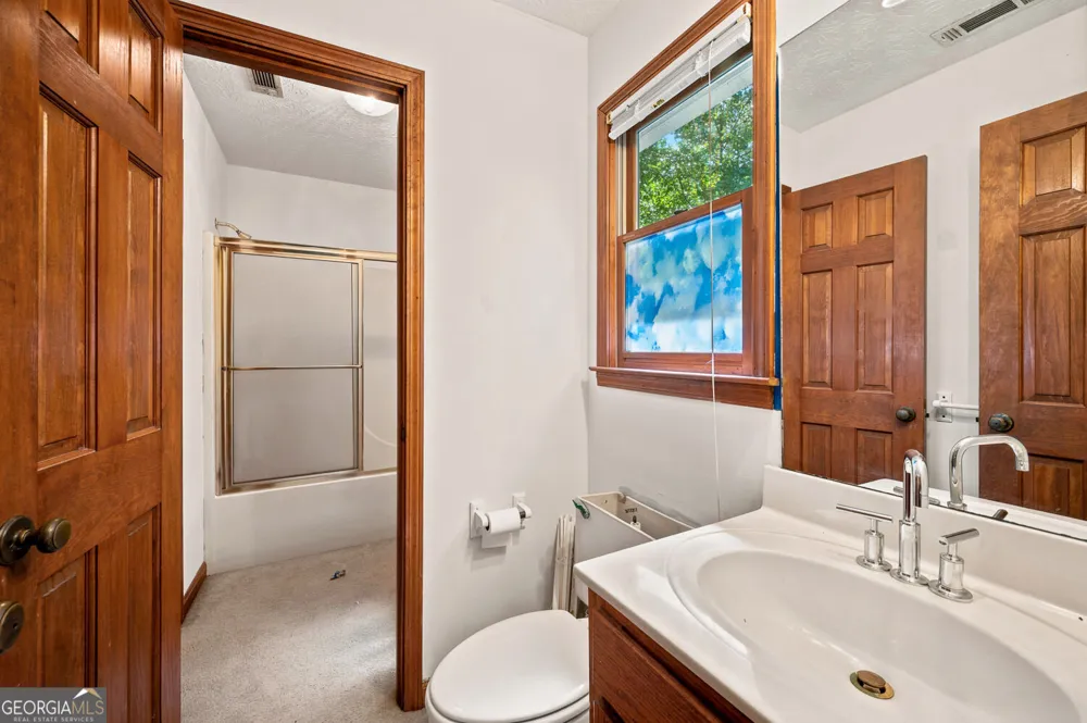 558 Auburn RD Auburn, GA 30011