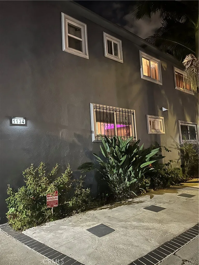1134 S Fairfax #5 Los Angeles, CA 90019