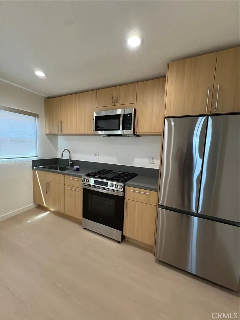 1134 S Fairfax #5 Los Angeles, CA 90019
