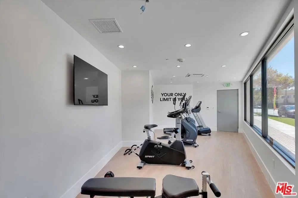 14419 Riverside Drive #203 Sherman Oaks, CA 91423