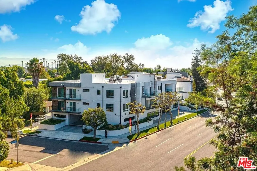 14419 Riverside Drive #203 Sherman Oaks, CA 91423