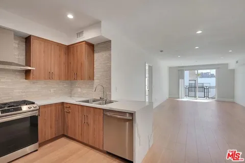 14419 Riverside Drive #203