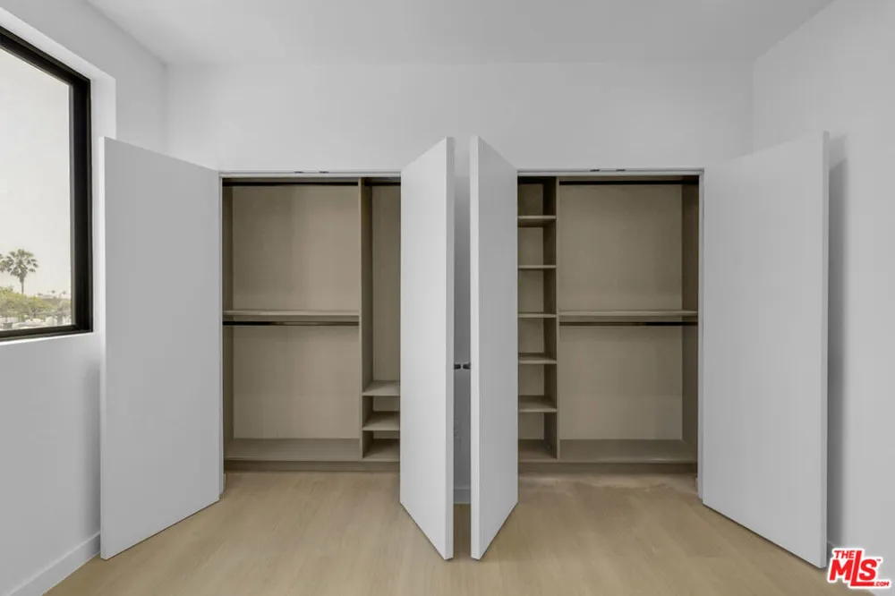 1825 New Hampshire Avenue #203 Los Angeles, CA 90027