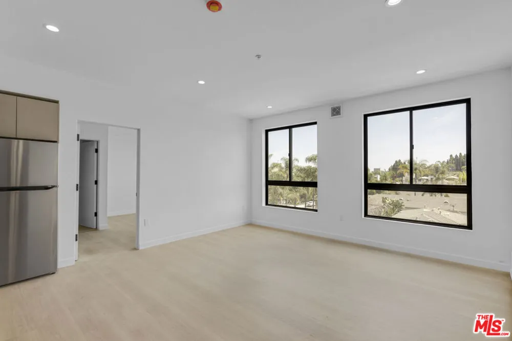 1825 New Hampshire Avenue #203 Los Angeles, CA 90027