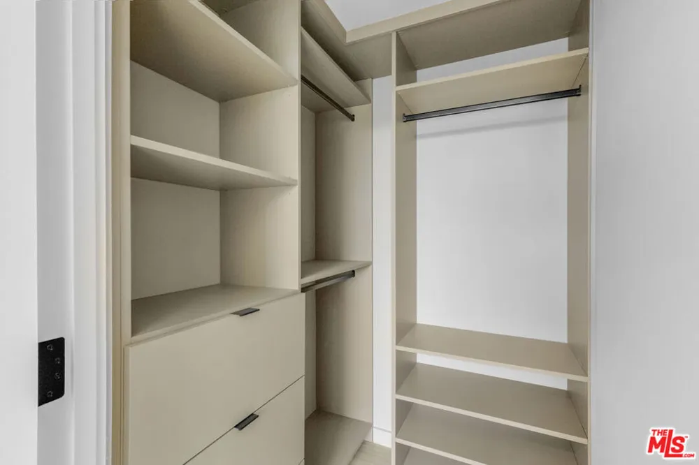 1825 New Hampshire Avenue #203 Los Angeles, CA 90027