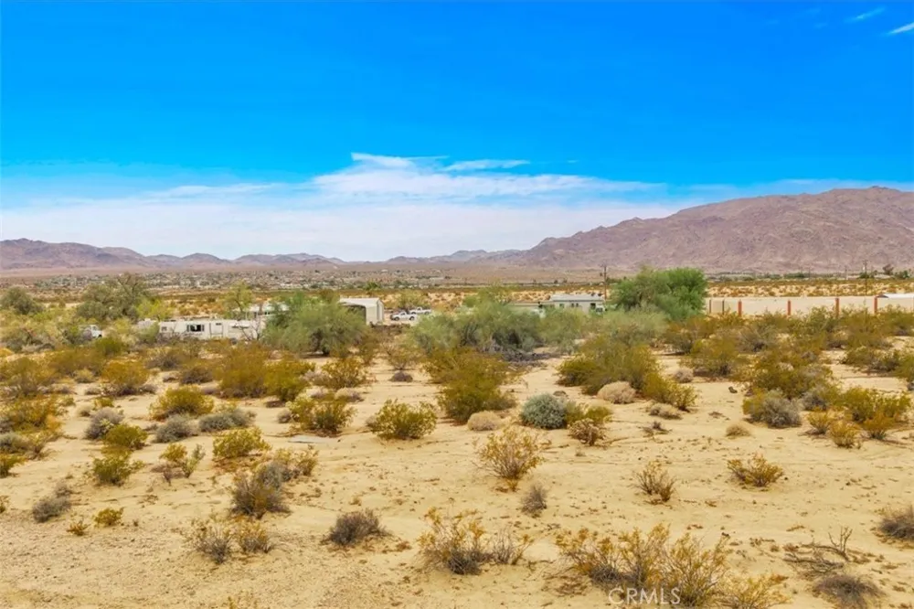6030 Wainwright 29 Palms, CA 92277